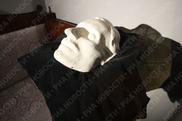 Посмертный слепок с лица писателя Н. В. Гоголя