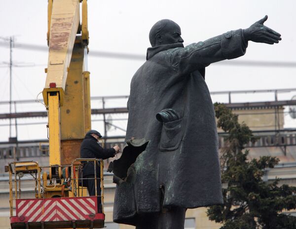 Снятый в Петербурге памятник Ленину может вернуться на место в апреле