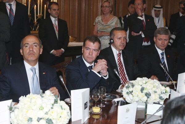 Президент Мексики Фелиппе Кальдерон, президент России Дмитрий Медведев, премьер-министр Турции Реджеп Тайип Эрдоган, премьер-министр Канады Стивен Харпер