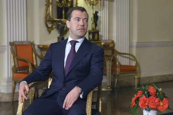 РФ подготовит документ о надежности энергопоставок - Медведев