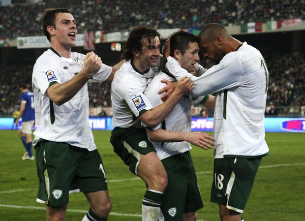 Сборная Ирландии празднует гол в ворота итальянцев