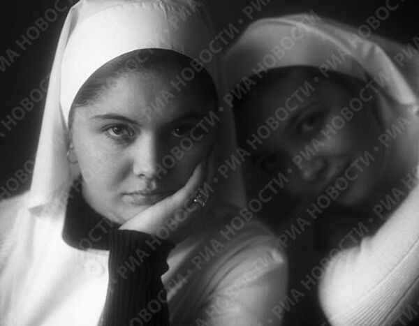 Сестры милосердия Мария и Рада