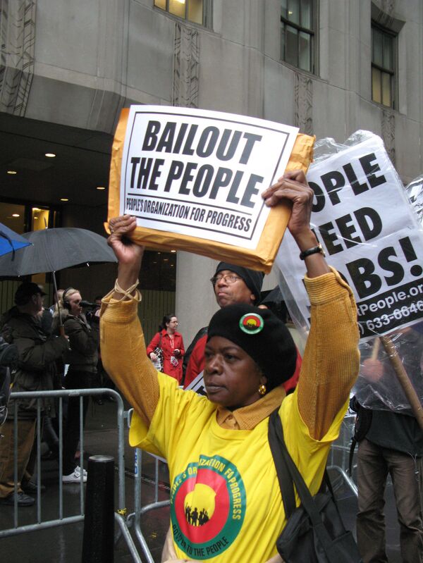 На Уолл-стрит начались антибонусные протесты с требованием национализации банков