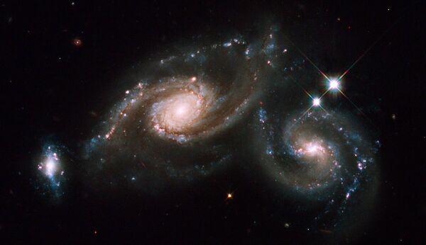 Снимок галактик, снятый телескопом Хаббл. Архив