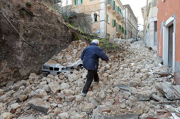 Толчки в зоне землетрясения в Италии будут повторяться еще два месяца