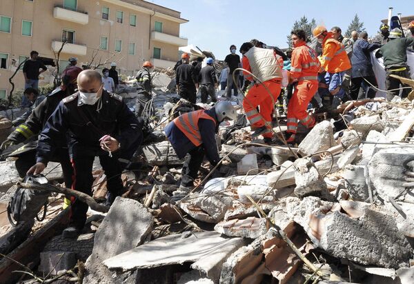 Число жертв землетрясения в Италии приблизилось к сотне - ТВ