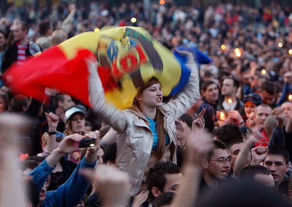 Оппозиция под румынскую музыку собирается на митинг в центре Кишинева