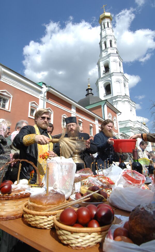 Пасха в 2009 году какого. Пасха православная. Православная Пасха накрываем стол в России. Пасха 2009. Пасха в 2009 году.