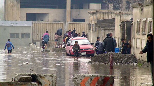 В результате проливных дождей некоторые улицы Кабула оказались затопленными водой