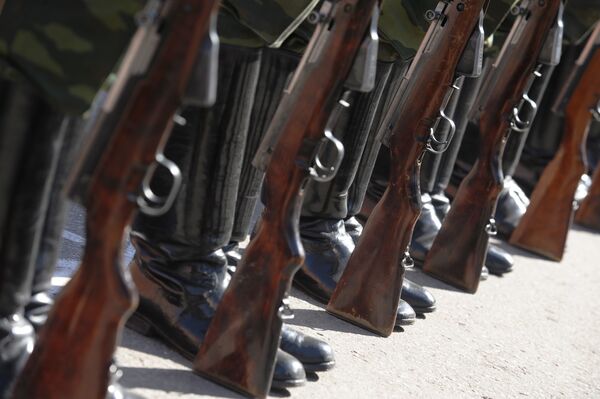 Посетители пытались пронести в залы судов с начала года более 26 тыс единиц оружия - ФССП