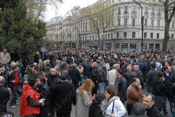 Участники митинга оппозиции в Тбилиси