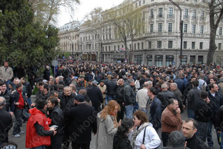 Участники митинга оппозиции в Тбилиси