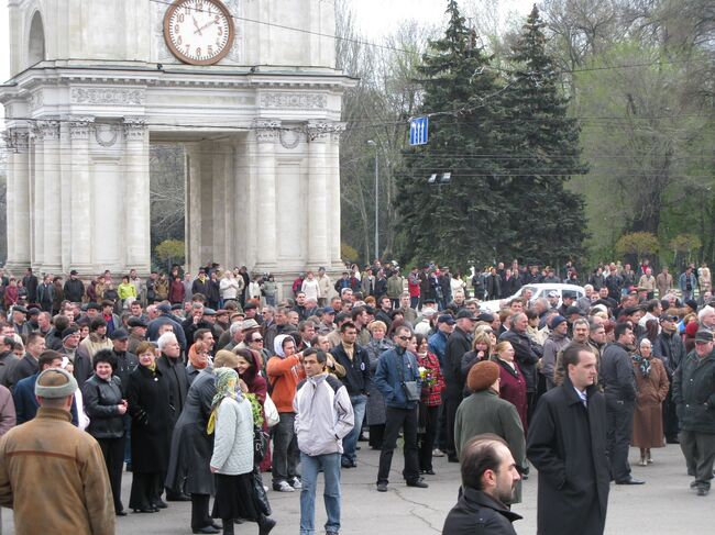 Оппозиция Молдавии ищет мертвые души