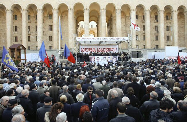 Оппозиция Грузии готова говорить с Саакашвили только о его отставке