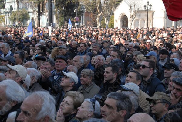 Шестой день на площадь перед парламентом Грузии приходят люди, недовольные политикой Михаила Саакашвилим