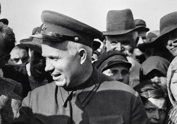 Первый секретарь ЦК КП/б/ Украины Хрущёв во время пребывания в Бессарабии