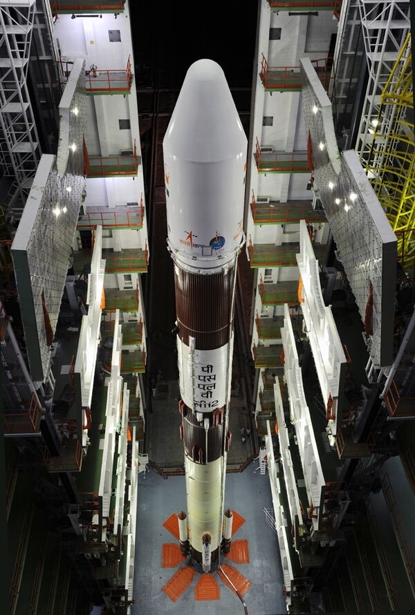 Индийская ракета-носитель PSLV перед стартом