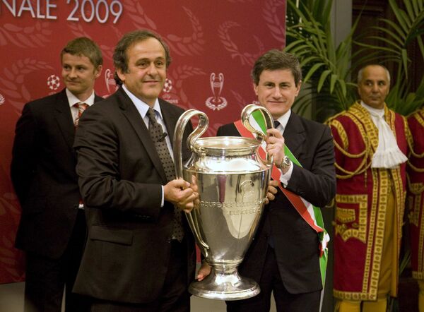 Президент УЕФА Мишель Платини и мэр города Рим Джанни Алеманно