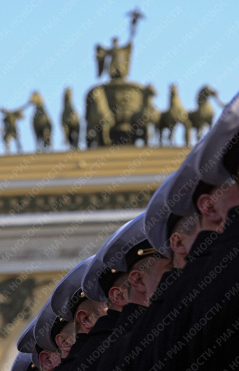 Репетиция парада, посвященного Дню Победы, прошла в Санкт-Петербурге