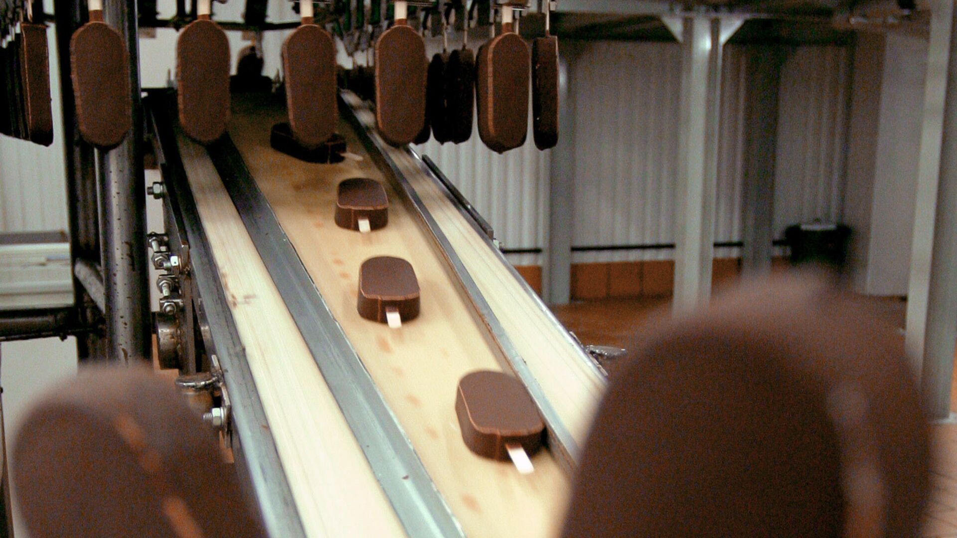 Линия по производству эскимо - РИА Новости, 1920, 02.07.2025