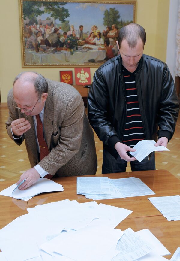 Подсчет голосов на одном из избирательных участков города Сочи