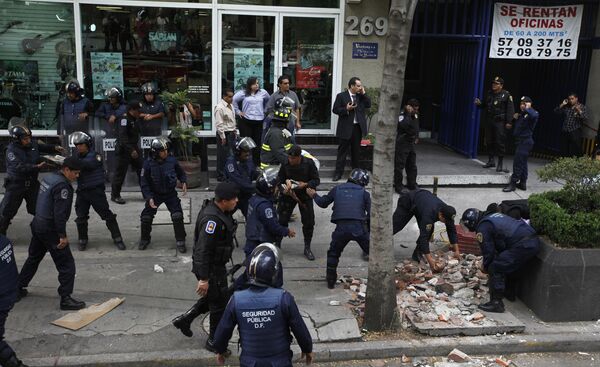 Полицейские освободили в Мехико более 100 рабов подпольного завода