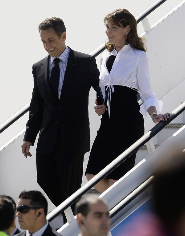 Президент Франции Николя Саркози с супругой Карлой Бруни прибыл в Испанию