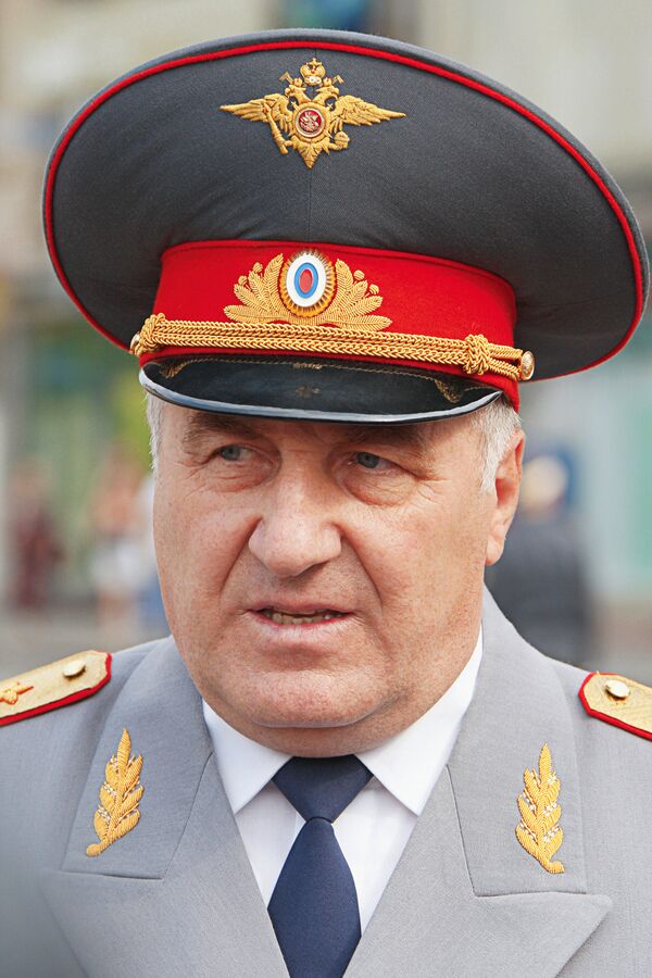 Вечером 28 апреля был подписан указ об освобождении от должности начальника ГУВД Москвы генерал-полковника Владимира Пронина