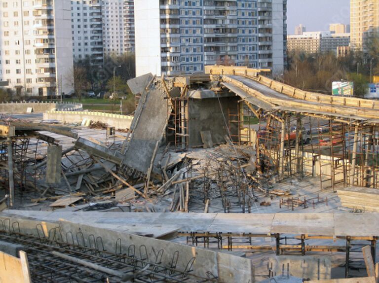 Обрушение перекрытий в строящемся здании паркинга на западе Москвы