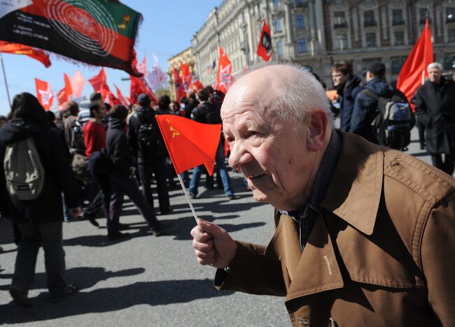 Российские политики отметят День Победы митингом и флеш-мобом