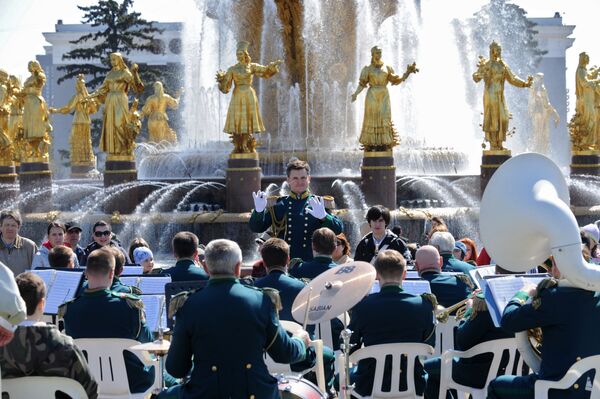 Торжественное открытие фонтана Дружба народов на ВВЦ