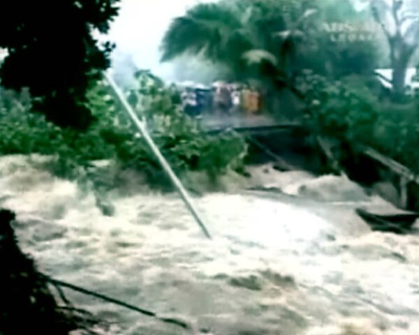 Сильный тропический шторм обрушился на Филиппины