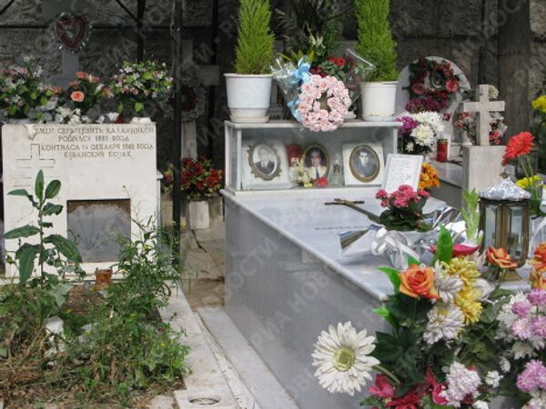 Могила Семена Калашникова на русском кладбище в Греции