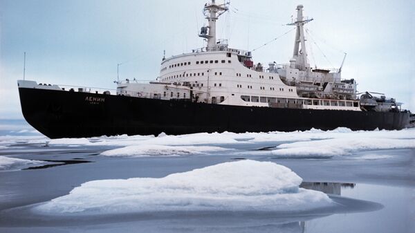 Атомоход Ямал вышел в Арктику за полярниками со станции СП-36