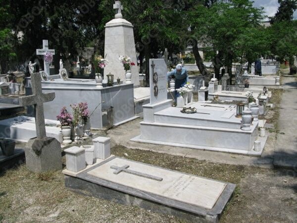 Русское кладбище в Керацини в Греции