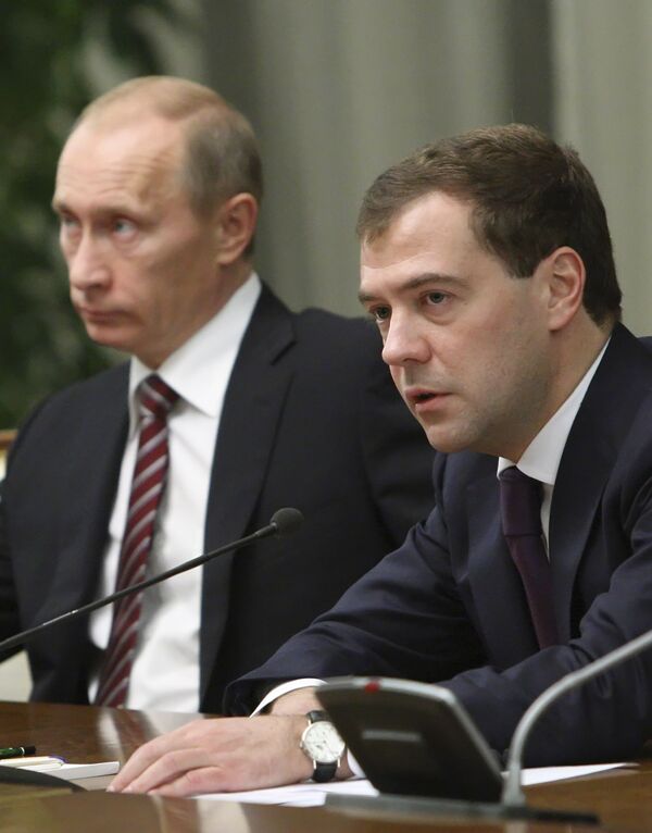 Путин называет критику правительства Медведевым нормальным явлением