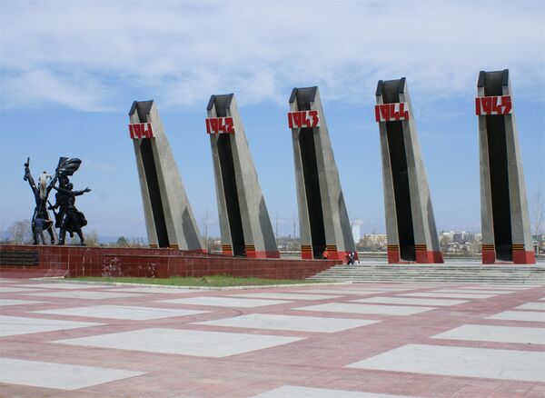 Стелы Мемориала боевой славы в Чите украсили изображением георгиевских ленточек