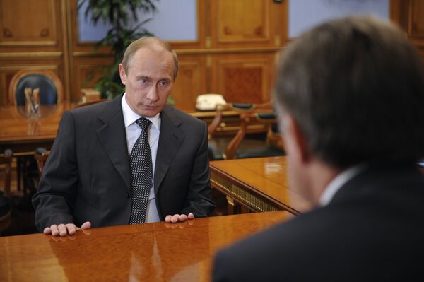 Премьер-министр Владимир Путин провел встречу с министром спорта и туризма РФ Виталием Мутко