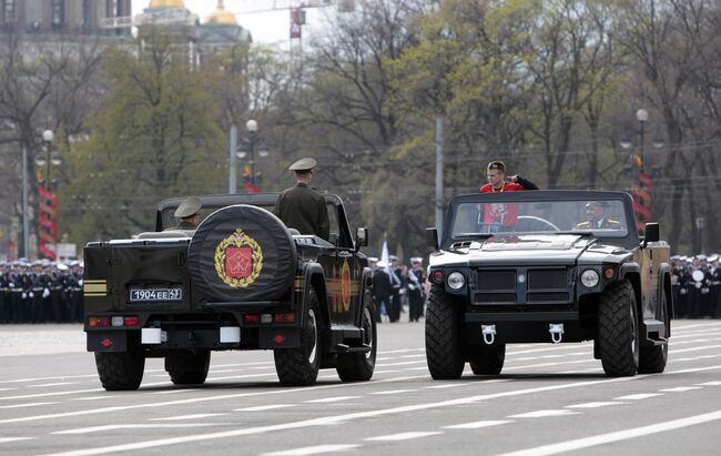 Церемонией подъема флагов во Владивостоке началось празднование 9 мая