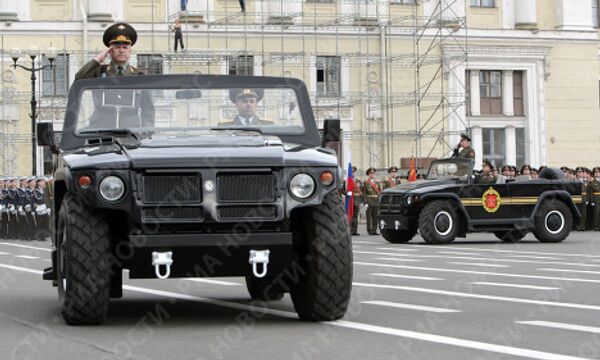 Спецмашина Тигр на репетиции Парада Победы в Санкт-Петербурге