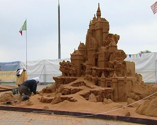 Вода вместо цемента и тонны песка: секреты создания песчаных скульптур     