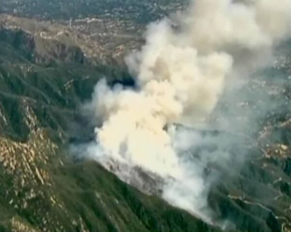 Лесной пожар угрожает жилым домам в Санта-Барбаре