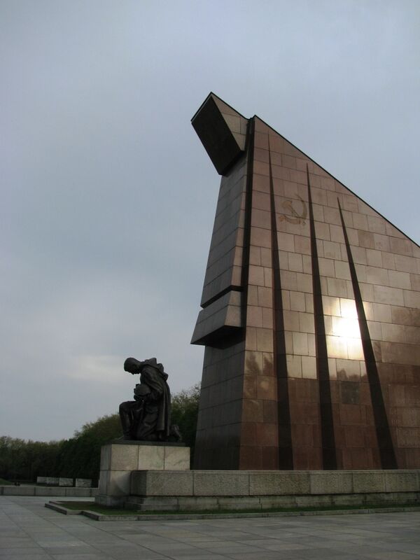 Монумент Воину-освободителю в Трептов-парке в Берлине