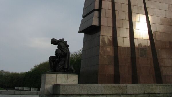 Монумент Воину-освободителю в Трептов-парке в Берлине. Архивное фото