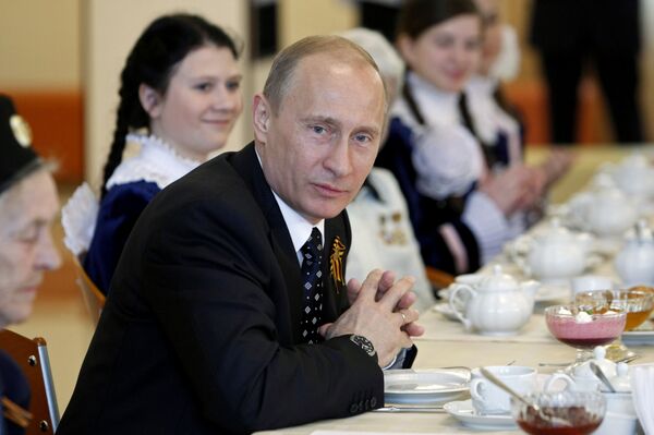 Премьер-министр РФ Владимир Путин посетил московский пансион воспитанниц Минобороны
