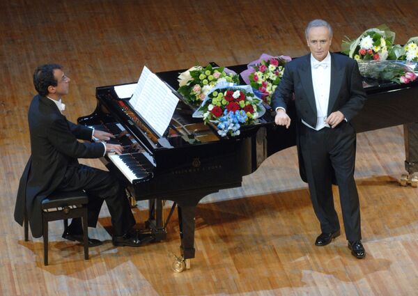 Хосе Каррерас во время концерта Средиземноморская страсть в Светлановском зале ММДМ в Москве