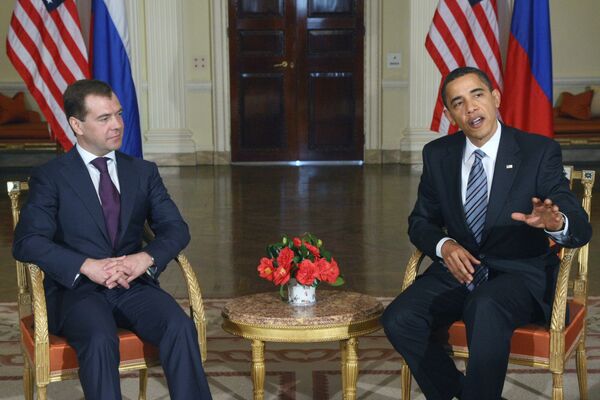 Обама в Москве попытается избежать увязки ПРО с СНВ - эксперт