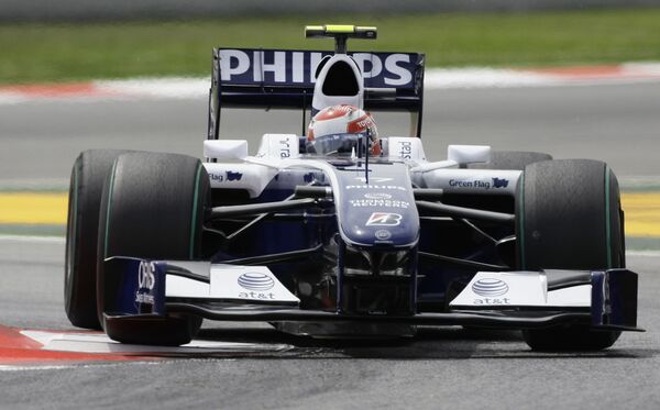 Болид пилота команды Уильямс Казуки Накаджимы во время второй практики Гран-при Испании