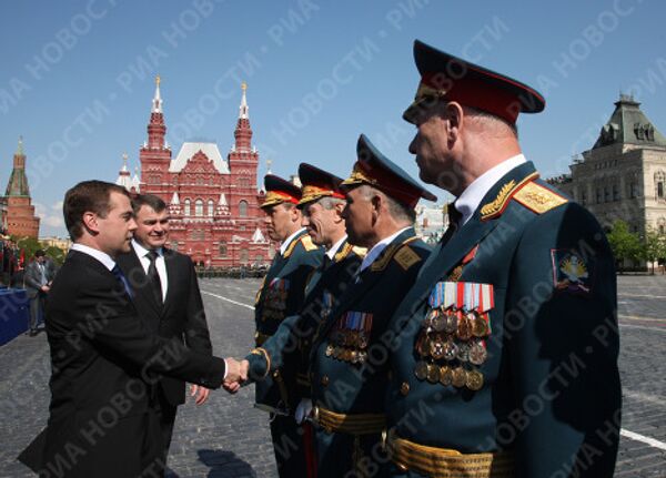 Президент РФ Д.Медведев на Военном параде по случаю Дня Победы
