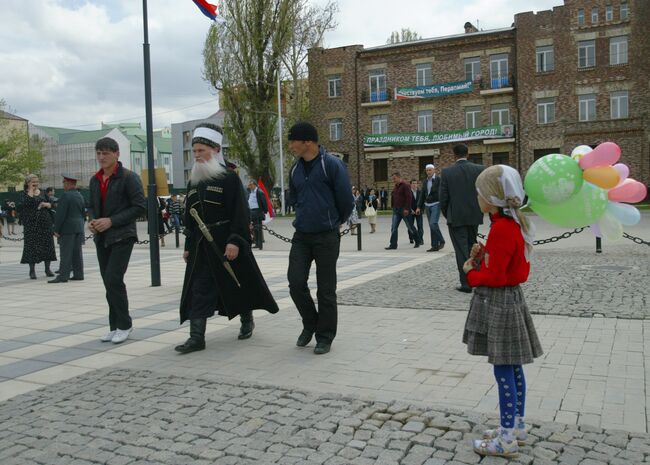 Праздничные гулянья в Грозном. Архив